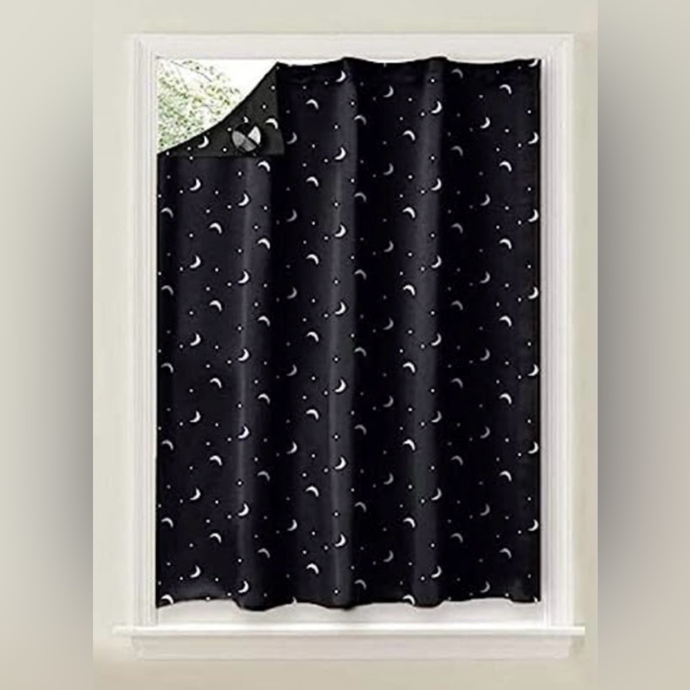 Portable Blackout Curtains, 100% Polyester with Suction and Moon & Stars Pattern